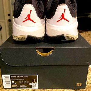 Jordan One Take 3 (GS) size 5y black/bright crimson-white